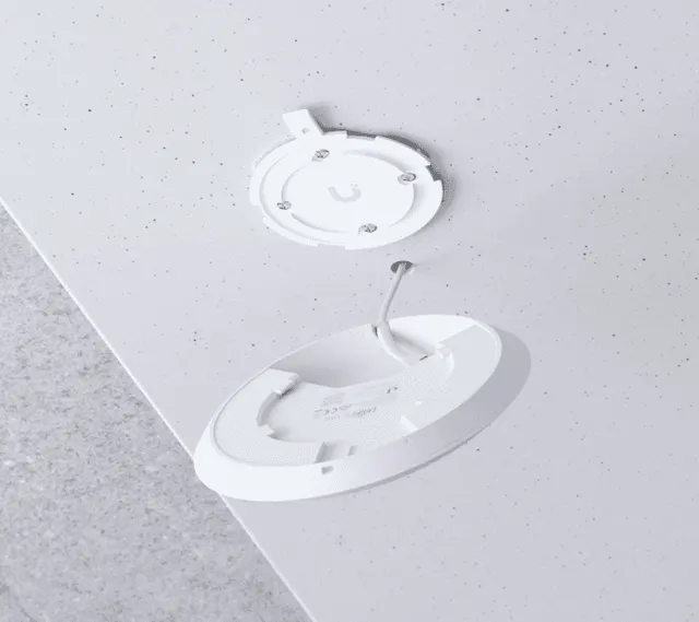 Access Point UBIQUITI U6+ — vista 3