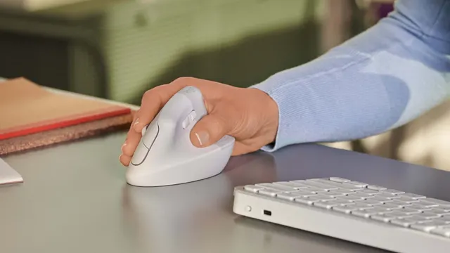 Mouse  LOGITECH LIFT VERTICAL — vista 11